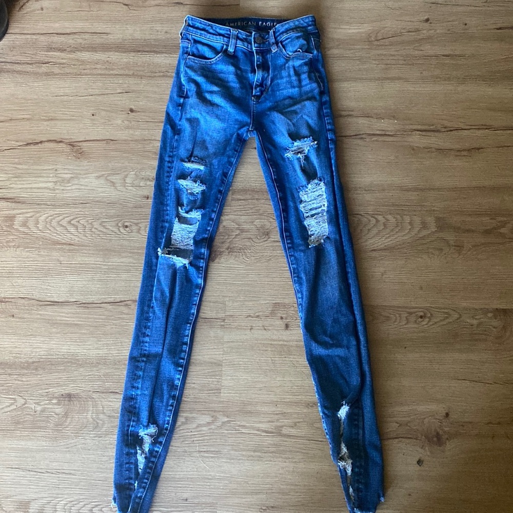 -AMERICAN EAGLE SUPER STRETCH RIPPED JEANS- Size 0 women’s